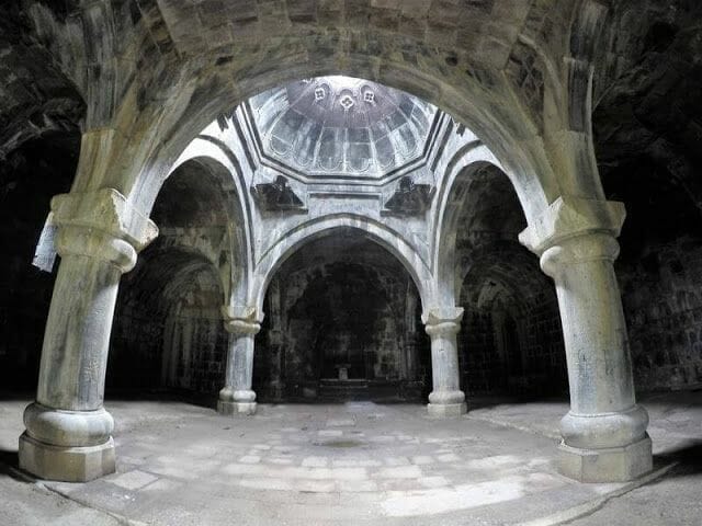 monasterio de HAGHPAT interior