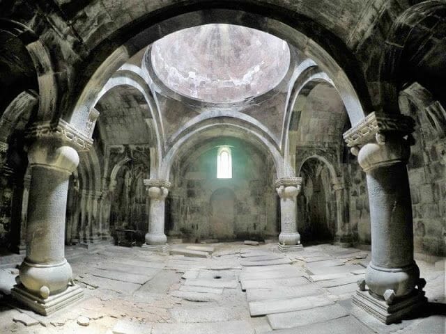 interior monasterio de HAGHPAT 