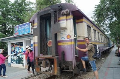 Como ir de Bangkok a Kanchanaburi en tren