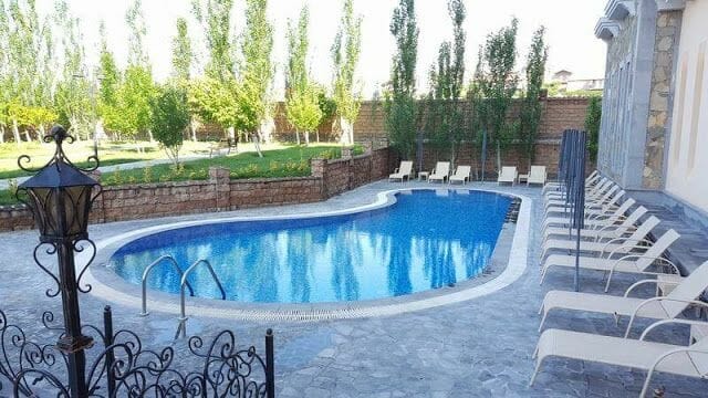 piscina Caucasus hotel Erevan