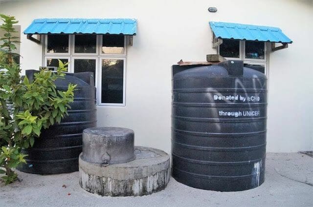 depositos agua UNICEF isla de Nilandhoo Maldivas
