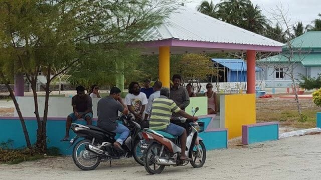 gente isla de Nilandhoo Maldivas