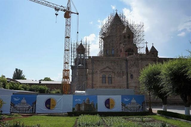 lateral de catedral de Echmiadzin