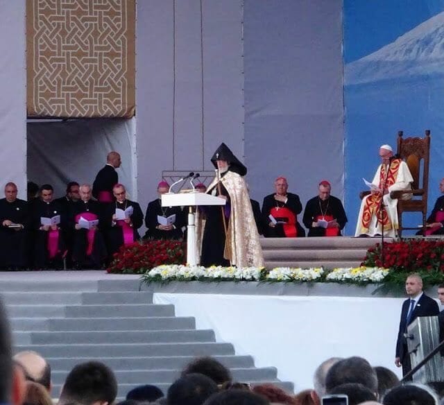 el papa y el jefe iglesia armenia