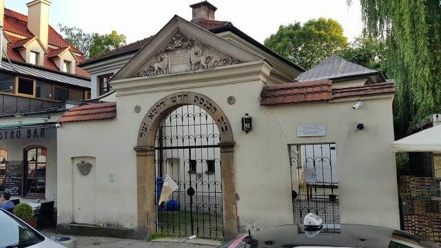 entrada de La sinagoga y el cementerio Remuh