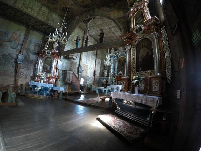 interior iglesia de Blizne - iglesias de madera de Polonia