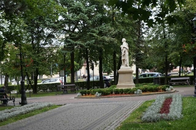estatua de Adam Mickiewicz que ver en Wieliczka