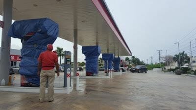 gasolinera cerrada por el huracán María en Punta Cana