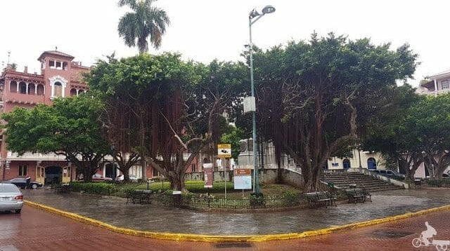 plaza Bolívar - Qué ver en ciudad de Panamá