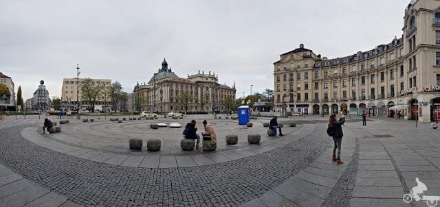 plaza Karlsplatz
