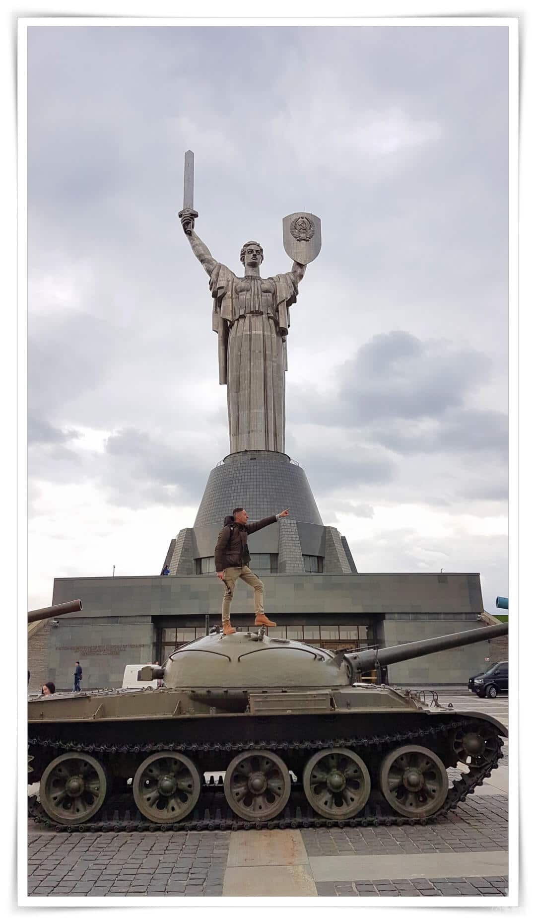 Estatua madre patria de Kiev