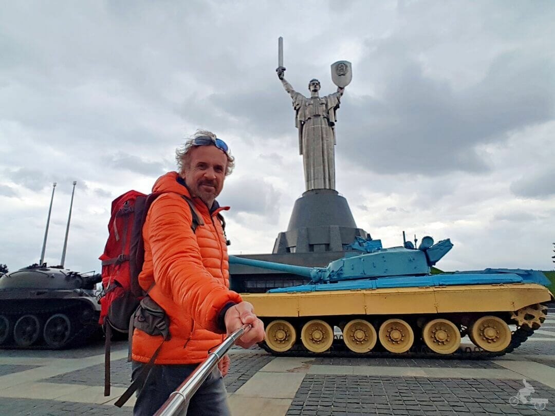 tanques estatua madre patria kiev