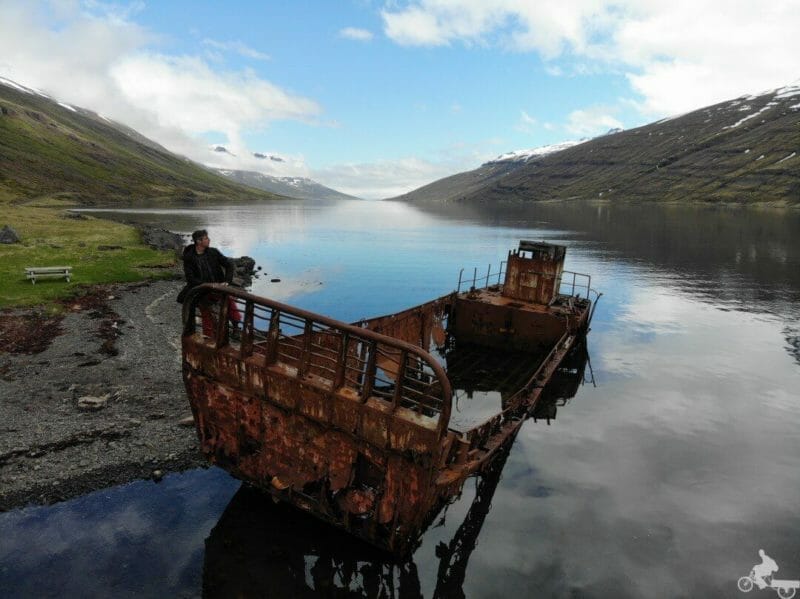 barco abandonado islandia este