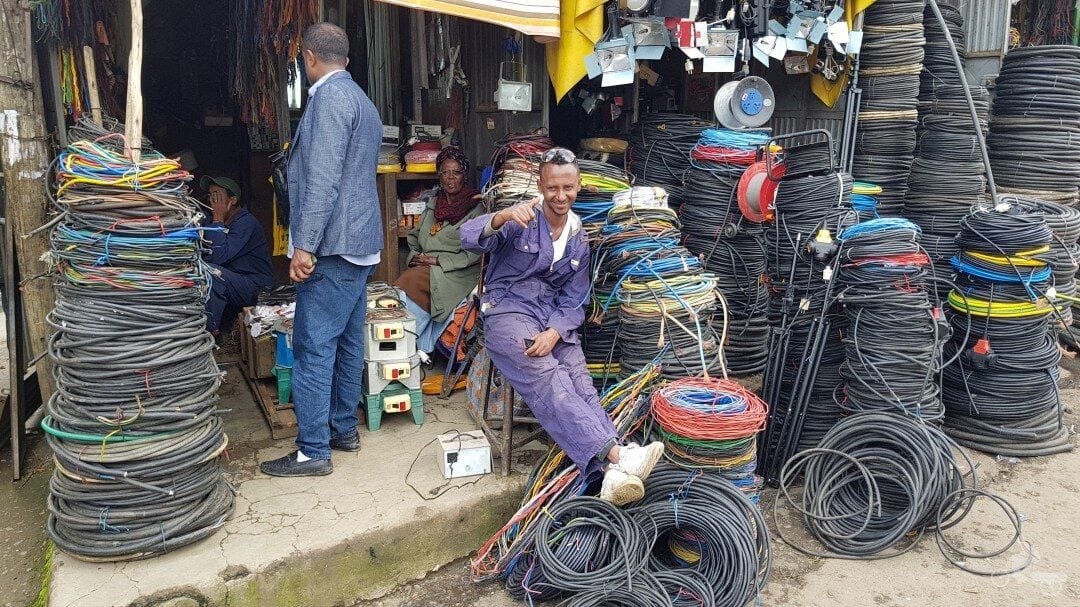 cables mercado qué ver en Addis Abeba etiopia