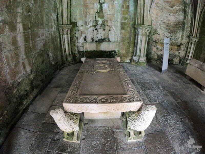 losa sepulcral del obispo Alfonso de Castelo Branco