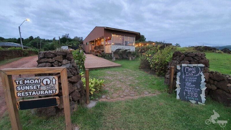 Te Moai sunset restaurante