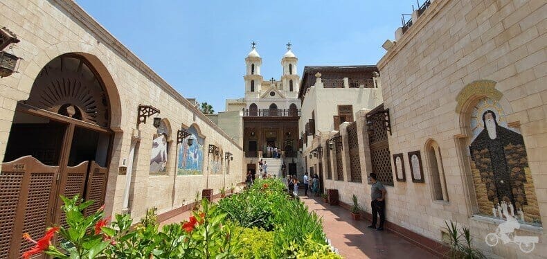 iglesia colgante barrio copto