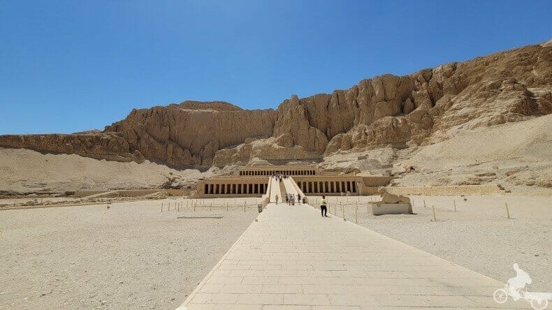 templo de Hatshepsut primer patio