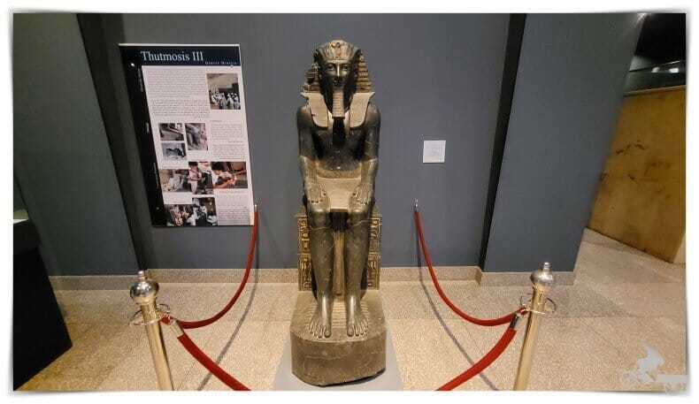 Tutmosis III estatua de Deir el Bahari