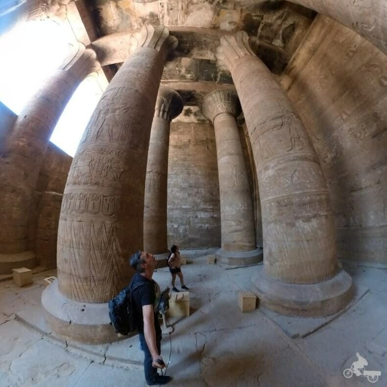 primera sala hipóstila del templo de Edfu