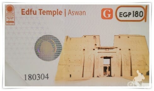 Entrada al templo de Edfu