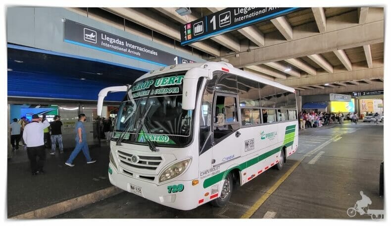 autobús del aeropuerto de Medellín