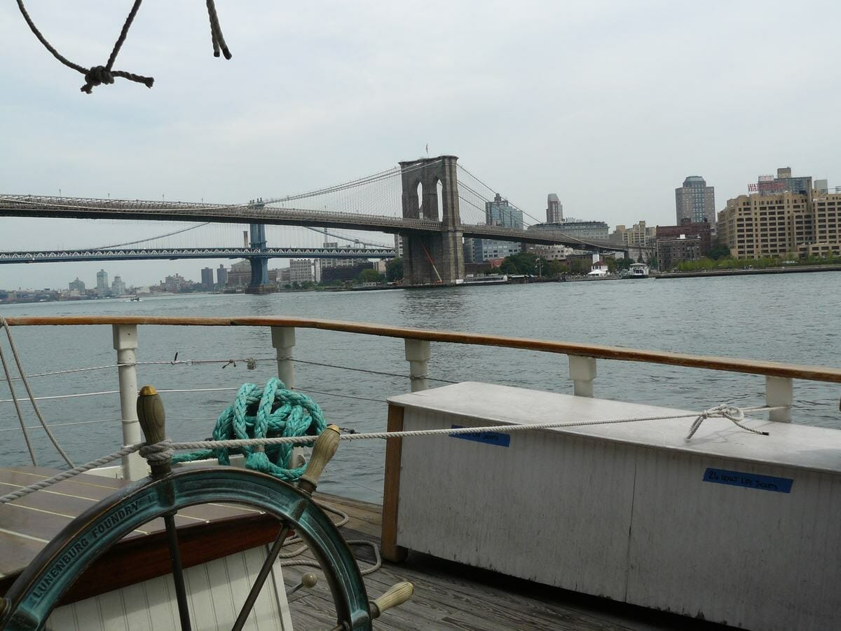 puente de Brooklyn desde Pier 17