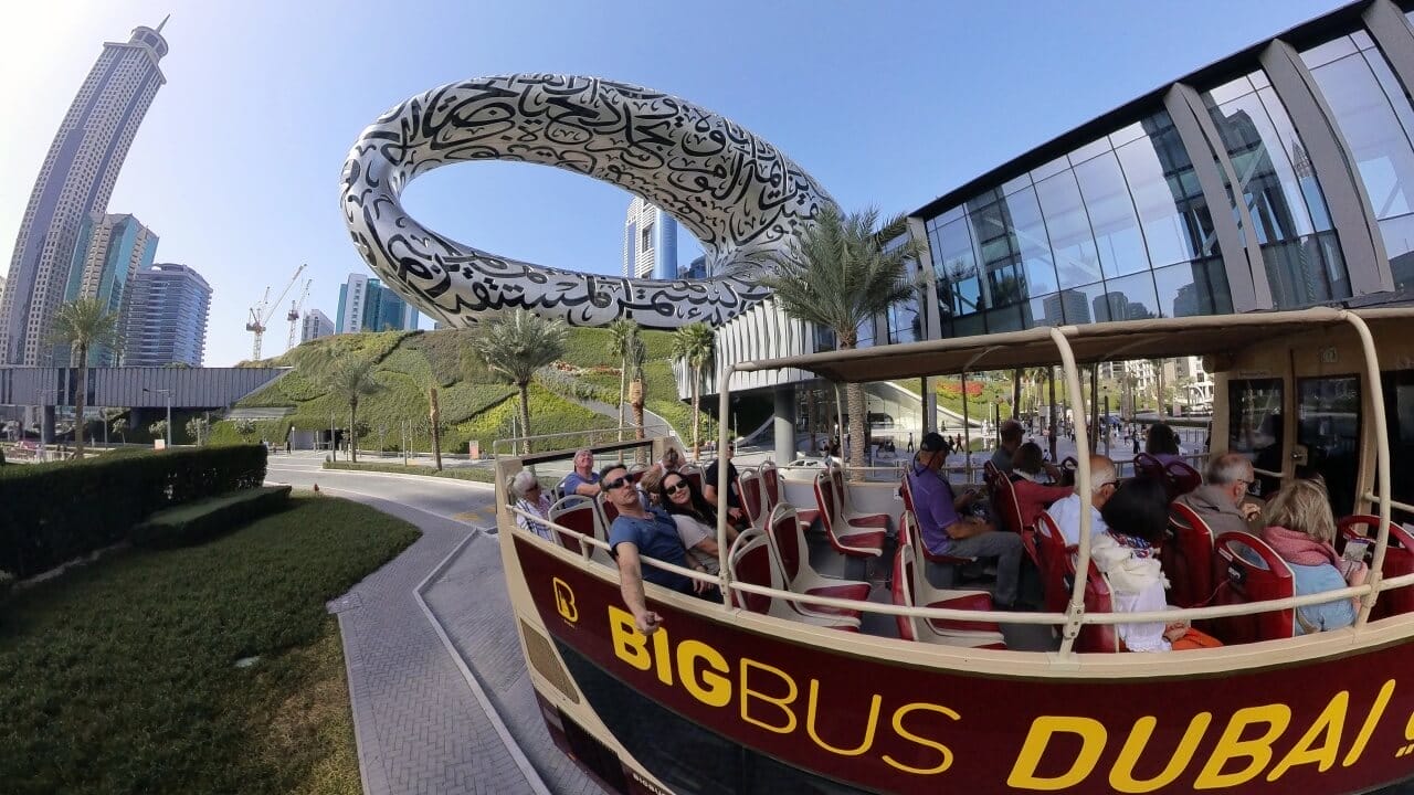 Cómo funciona el bus turístico en Dubai